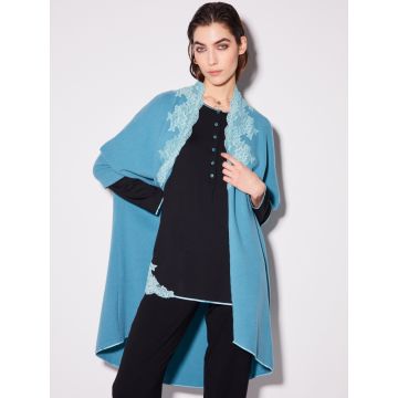 Cape-Jacke aus Kuschelbaumwolle mit Spitze in türkisblau von Chiara Fiorini - der Pyjama ist nicht im Lieferumfang enthalten