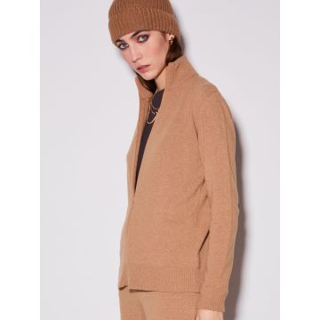 Strickjacke mit Reißverschluss in camel-beige von Chiara Fiorini - Hose, Mütze und Shirt nicht im Lieferumfang enthalten