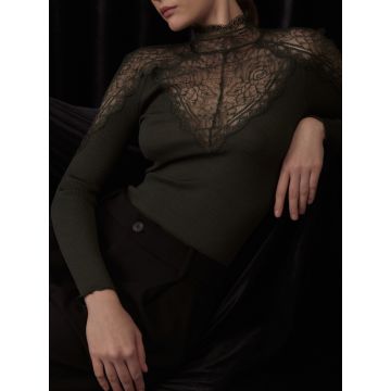Merinowolle-Seide Rippjersey-Shirt mit Spitze von Oscalito in moosgrün - Hose nicht im Lieferumfang enthalten