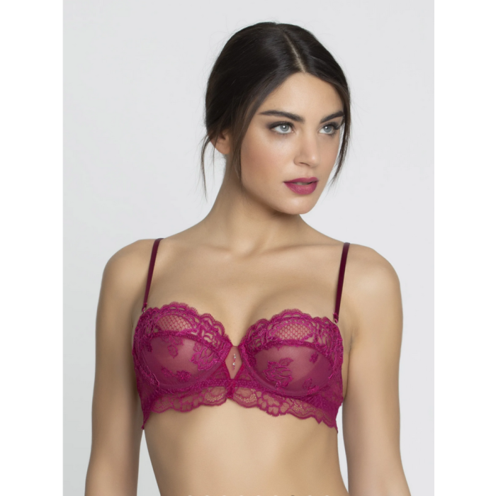 https://www.pink-zebra.de/media/catalog/product/cache/fe18e62a560385beb9cfff63b3a2254b/h/a/halbschalen-bh-ach3013-fuchsia-sublime-en-dentelle-lise-charmel-2_1.png